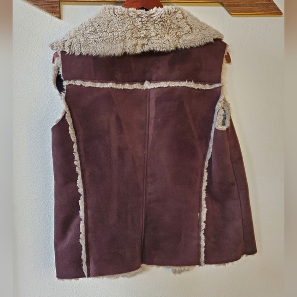 Esprit Vintage Suede and Sherpa Vest. Womens size M - Picture 6 of 6